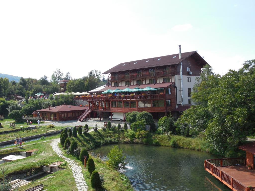 Station touristique Complex Pastravaria Albota 4*