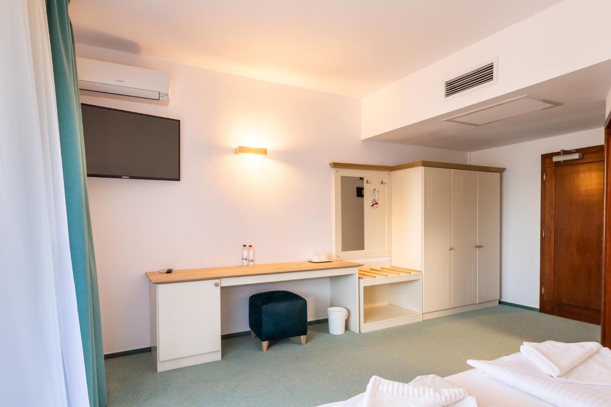 Complex Pastravaria Albota 4*